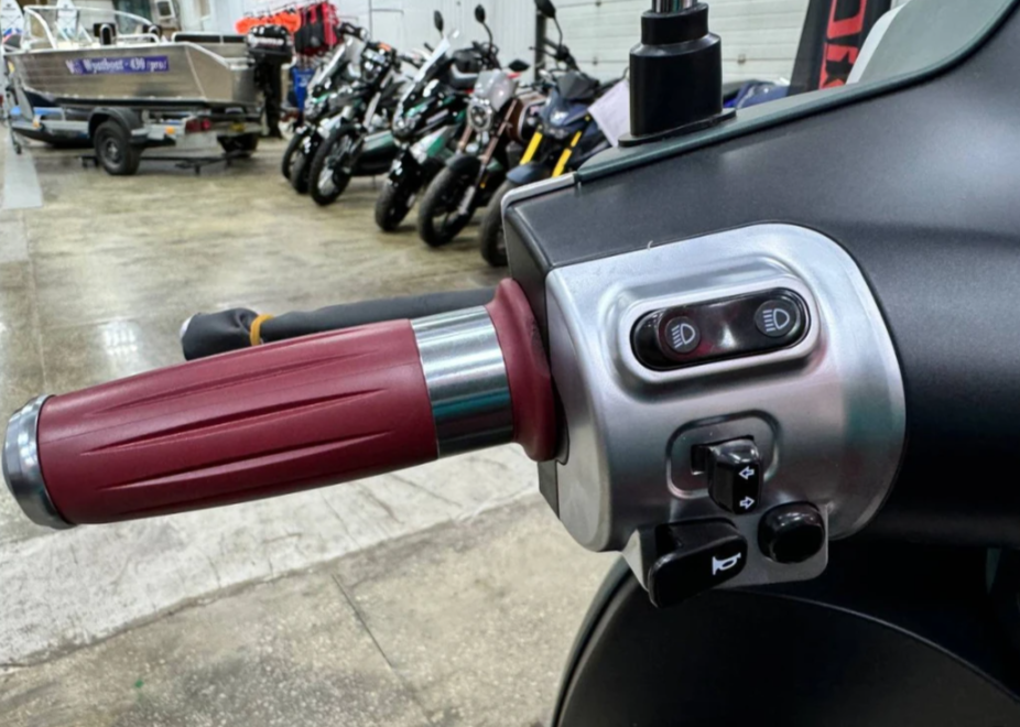 Скутер PROMAX Miami 240 (49) в Кирове