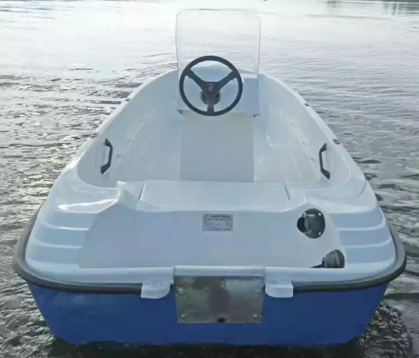 Стеклопластиковая лодка Пингвин с консолью (тримаран) в Кирове