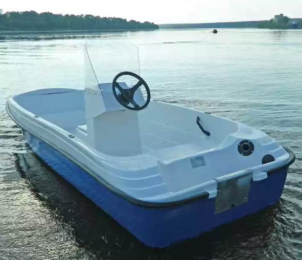 Стеклопластиковая лодка Пингвин с консолью (тримаран) в Кирове