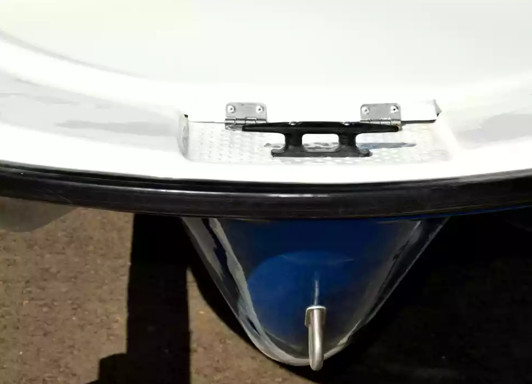 Стеклопластиковая лодка Пингвин с консолью (тримаран) в Кирове