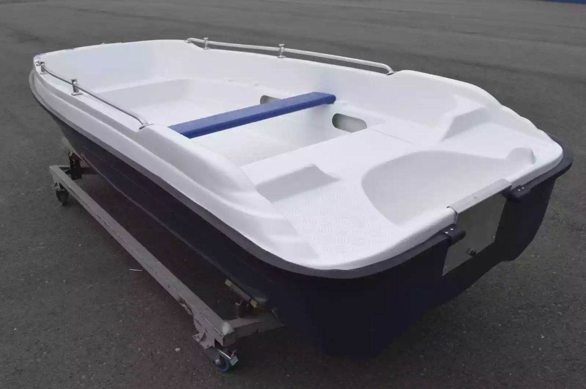 Стеклопластиковая лодка Пингвин New (тримаран) в Кирове