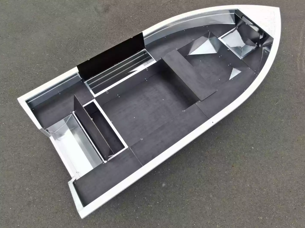 Алюминиевая лодка  Неман-420 в Кирове