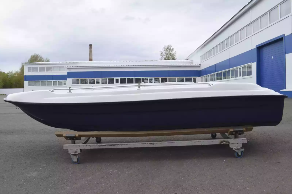 Стеклопластиковая лодка Пингвин New (тримаран) в Кирове